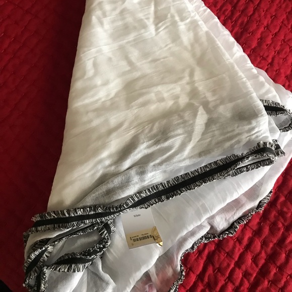 Janie Besner Sheer Scarf with novelty trim - Picture 4 of 5